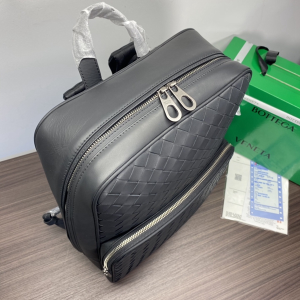 ボッテガヴェネタバッグ背面デザイン